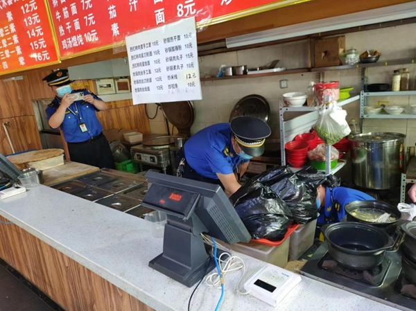 遏制夏季餐飲油煙污染，鄭州金水持續(xù)開展油煙治理專項(xiàng)整治